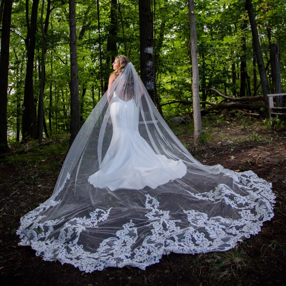 Martina Liana Cathedral Veil